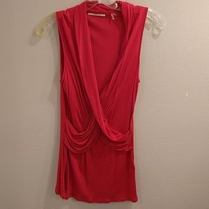 Peruvian-made T Tahari gorgeous versatile top!